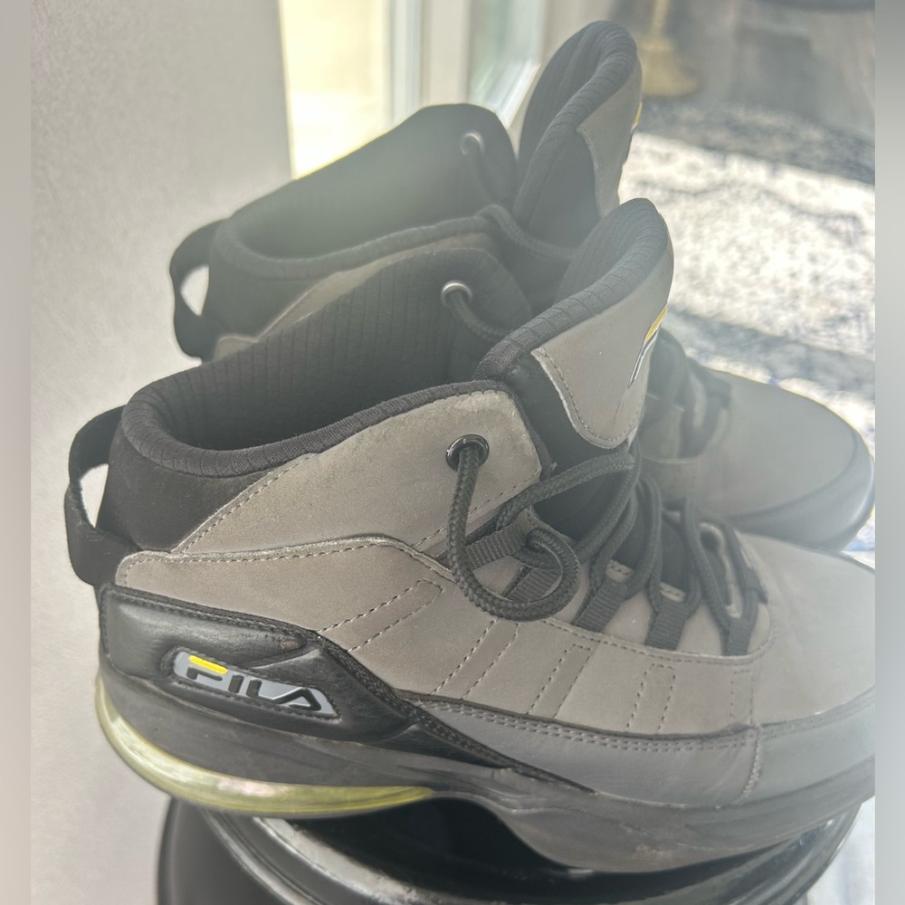 Fila big boy’s Black/Grey color basketball size 6 ,(10-12 years old )